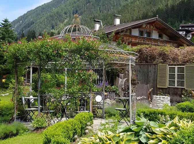 Schneiterhof - Der Frei-raum * نيوستيف ام ستوبيتا